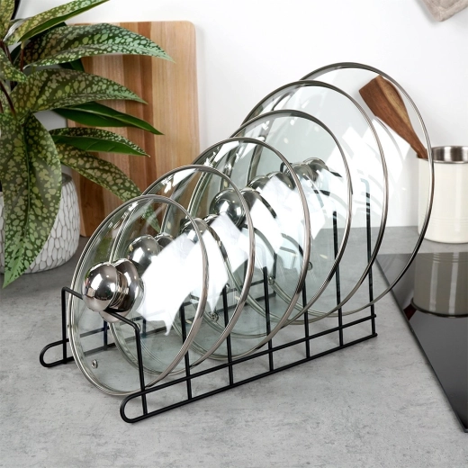 Robust metalkonstruktion i sort