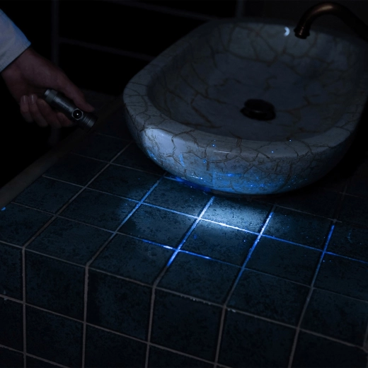 Dobbelt lys: hvid LED + UV 365 nm