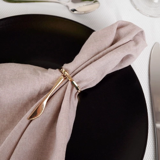 Elegant borddekoration i blank guld