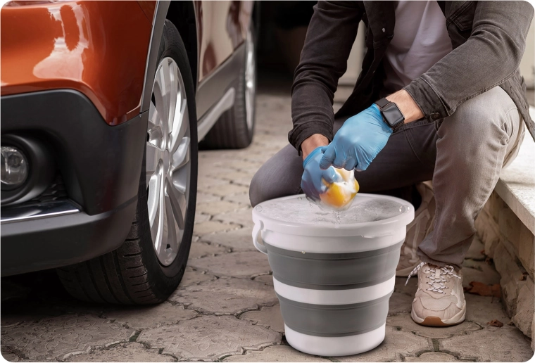 Alsidig hjælper til tøjvask og bilvask