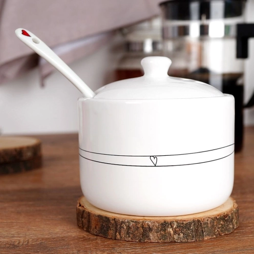 Praktisk servering med låg og ske