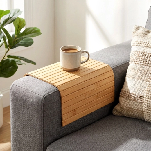 Stabil overflade på sofaens armlæn