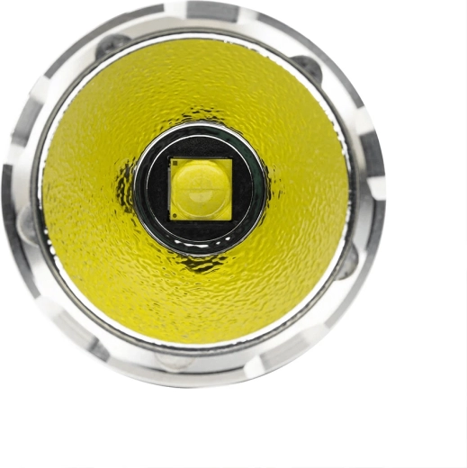 Op til 4.500 lm og 290 m rækkevidde