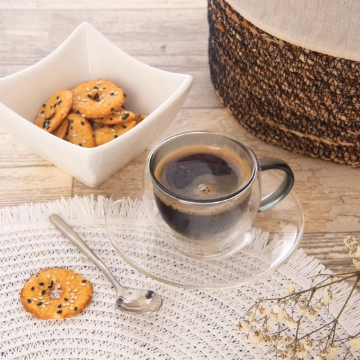 Stilfuldt look, der fremhæver espressoen