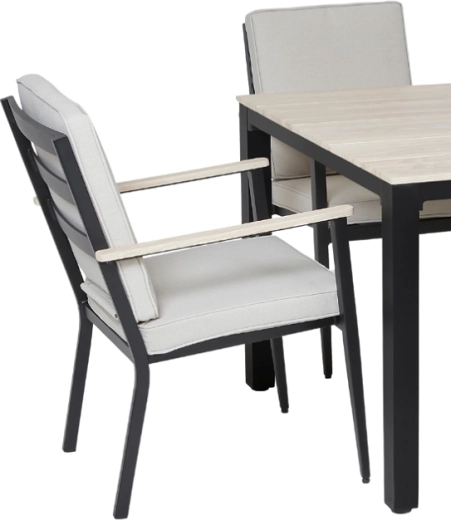 Komfort takket være kraftige beige puder