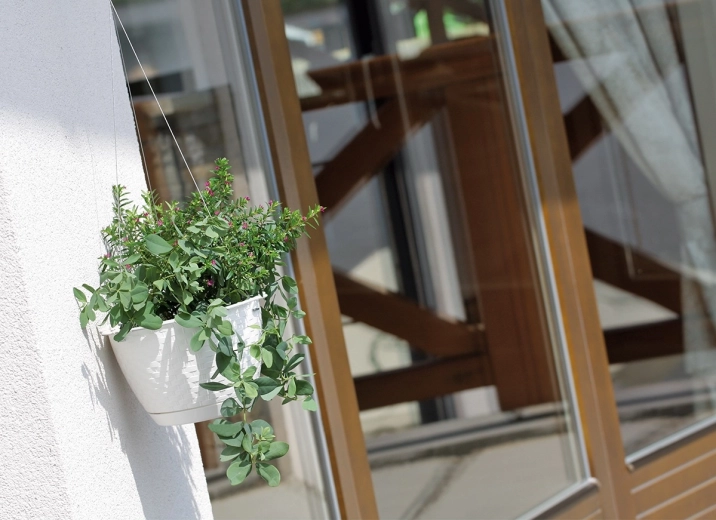 Pladsbesparende og rent udtryk ved vinduer og vægge