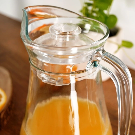 Låget beskytter drikken