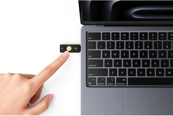 Touch-bekræftelse via USB‑C og NFC