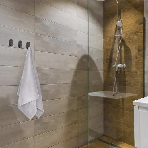 Orden i badeværelse og køkken