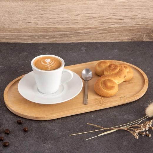 Elegant servering af drikke og desserter