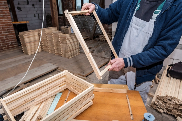 Ideel til trådning af biavlsrammer