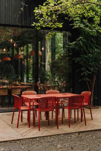 Let og stabelbar konstruktion