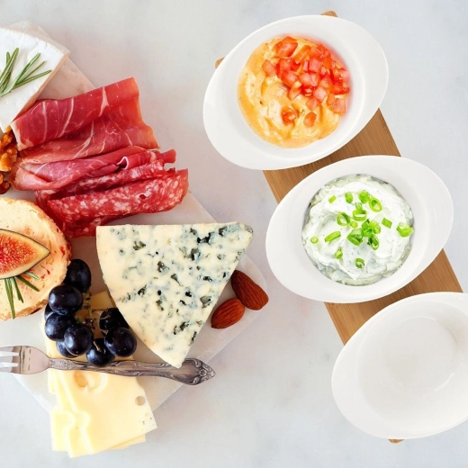 Porcelænsskåle og skeer for nem servering