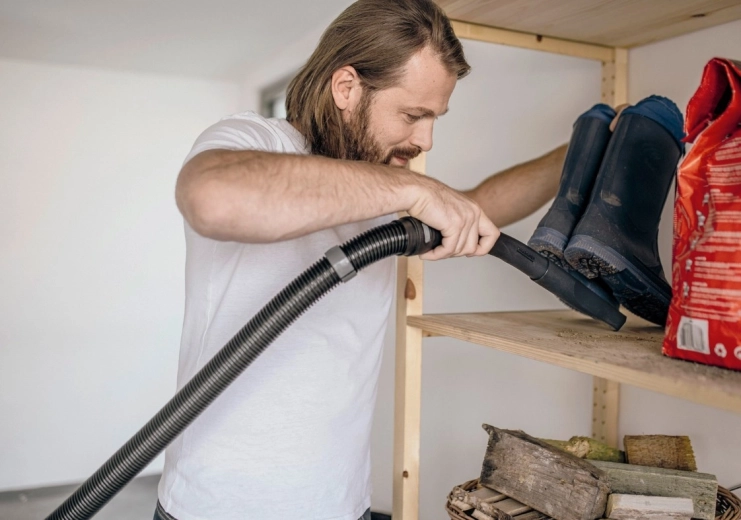 Smart opbevaring af tilbehør og slange på maskinens top