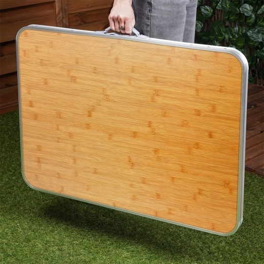 Foldes som en kuffert og tages med overalt