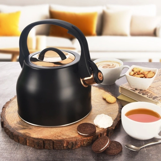 Elegant sort-guld design til ethvert køkken