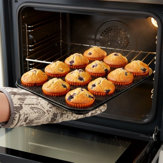 Stabil metalform for jævn bagning