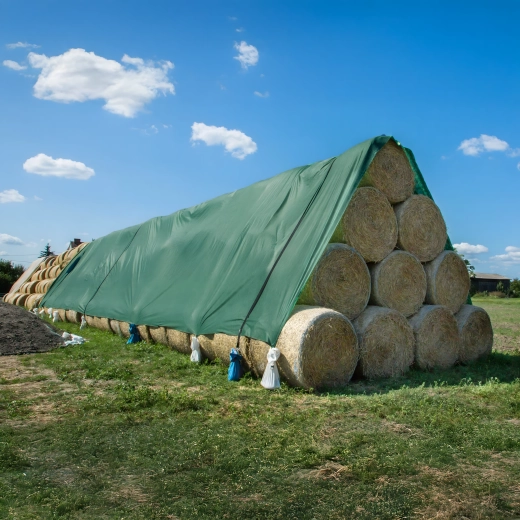 Beskyttende agrodug (ikke-vævet tekstil) til afdækning af halm- og høstakke 9,8 × 12,5 m, 140 g/m² - 1 stk.