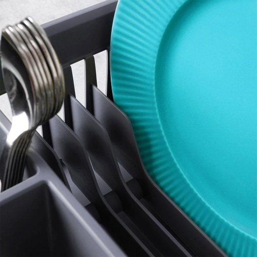 Kapacitet op til 12 tallerkener og plads til krus