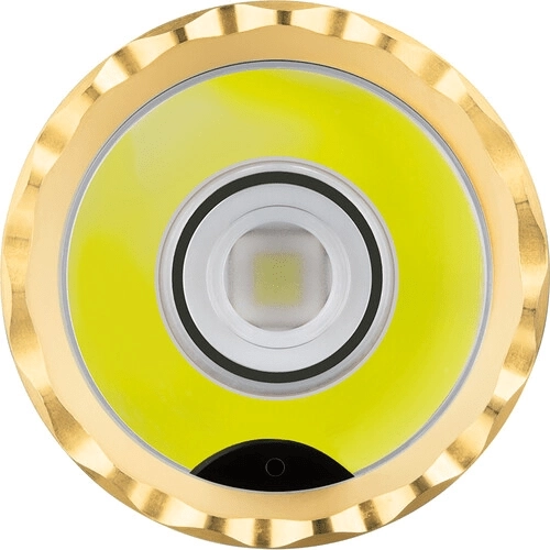 Op til 2300 lm og 300 m rækkevidde