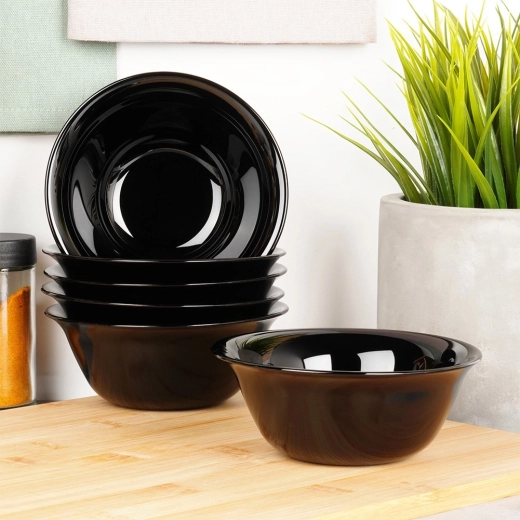 Elegant sortt design til det moderne bord