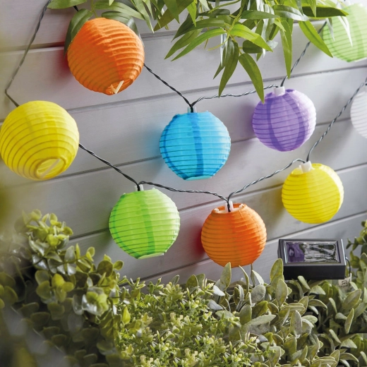 Farvede lanterner med LED-lys