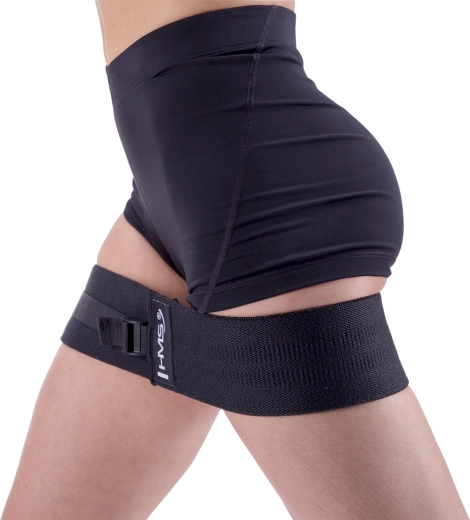 Justerbar rem over knæene for sikker pasform