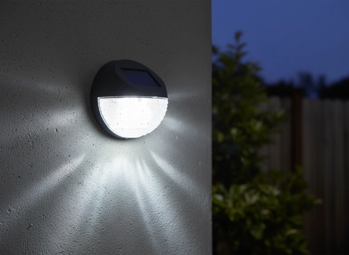 Modstandsdygtig udendørs året rundt