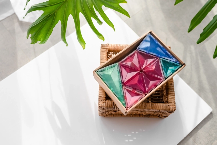 Gennemsigtige pastelfarvede brikker til kreativ leg og læring