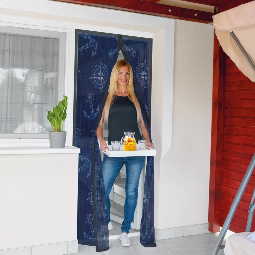 Luftig passage med maritimt motiv