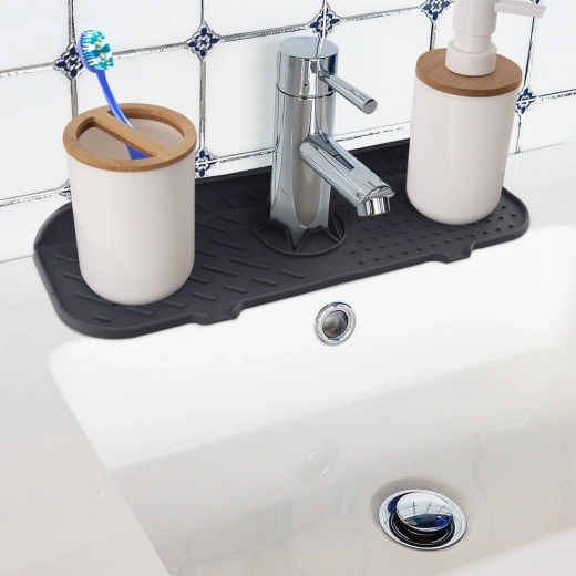 Orden i køkken og badeværelse