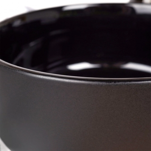 Elegant kontrast: mat udenpå, glans indeni