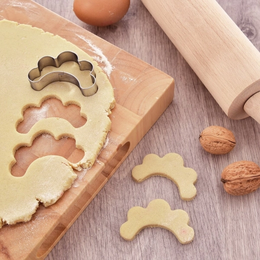 Nem udstikning i dej og masser