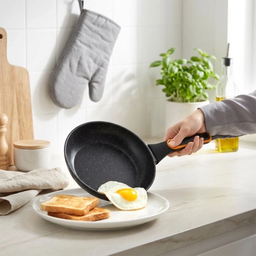Non-stick granitoverflade for sundere madlavning