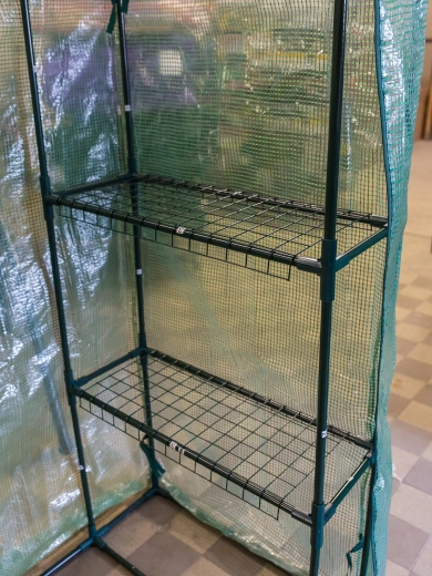 Rummelige og solide hylder til kimplanter