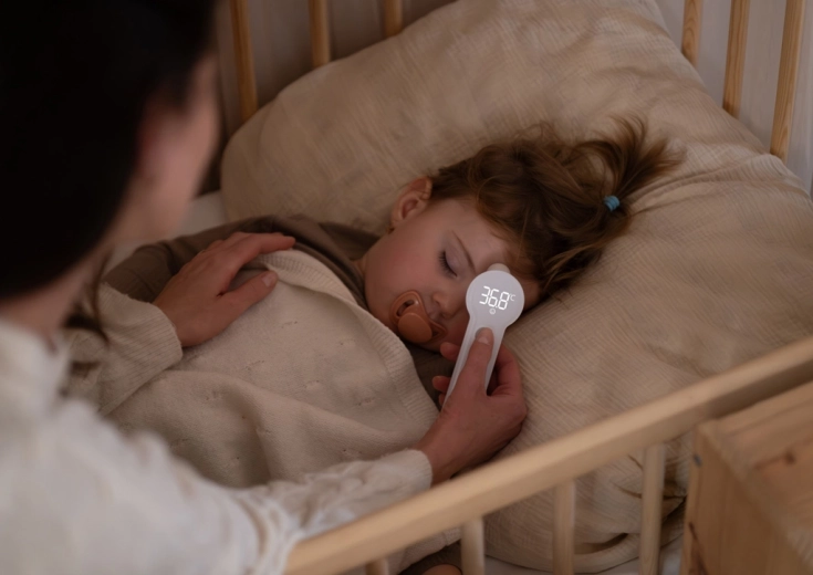 Bagbelyst LED-skærm og lydløs drift til natten