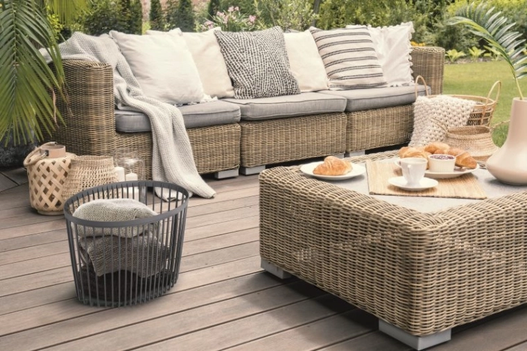 To i én: opbevaringskurv og sidebord