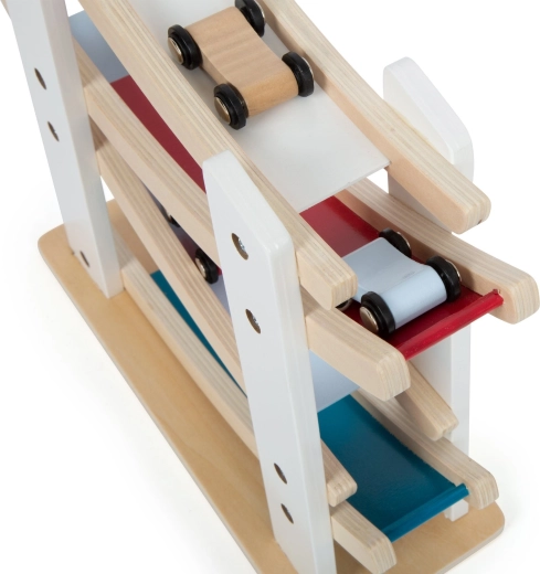 Fire farverige biler i pakken