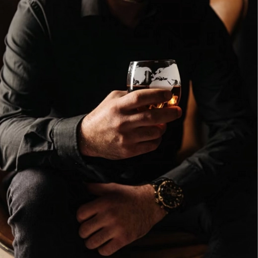 To glas med kortgravering