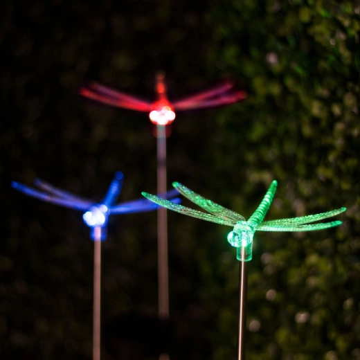 Solcelledrevet RGB LED-lampe i form af en guldsmed