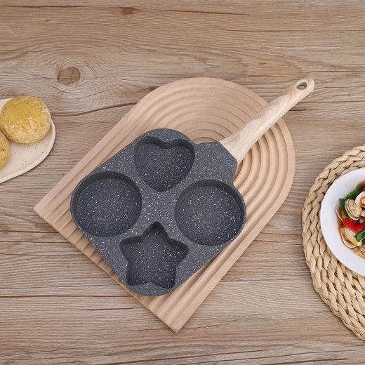 Pande til æg og pandekager med fire forme til induktion og gas