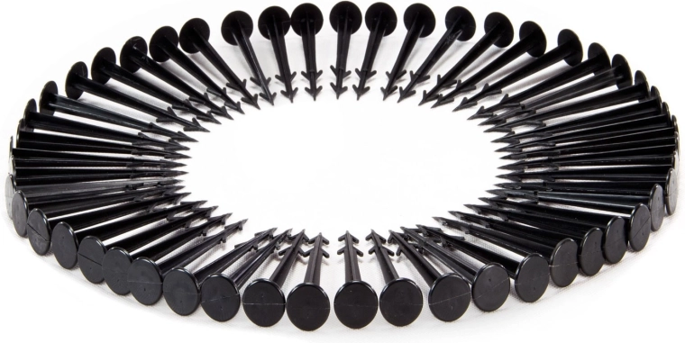 Pålidelig fastgørelse takket være 50 pløkker i pakken