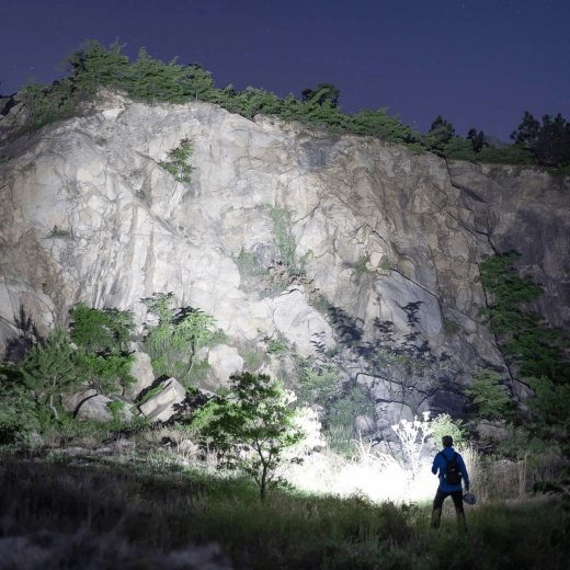 Lommelygte OLIGHT Seeker 4 Mini Red med UV- og hvidt lys