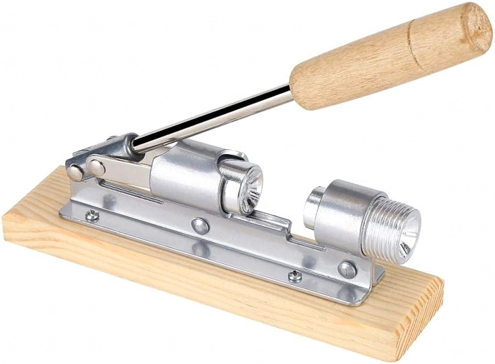 Stål-nøddeknækker på træbase – håndtagsdrevet lukkemekanisme