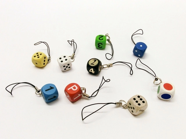 Detoa nøglering terning – farverigt vedhæng til nøgler