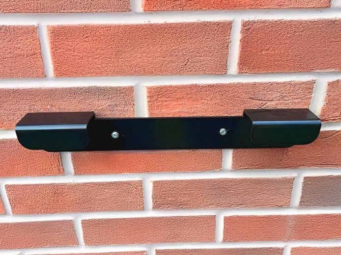 Udendørs affaldsbeholderholder – vægbeslag i stål med komaxit-overflade