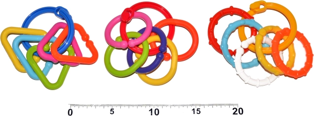 Farverige ringe til babyer