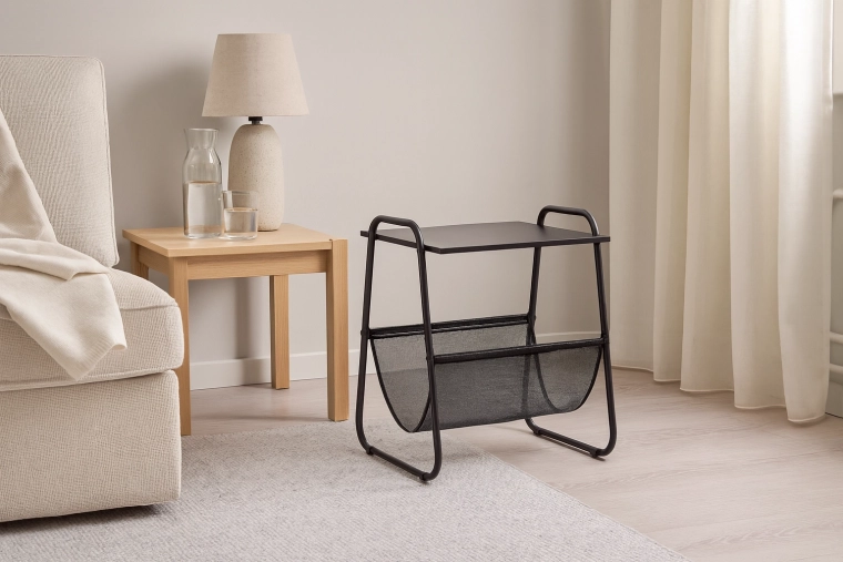 Metal sidebord med magasinholder 40 × 40 × 55 cm, sort