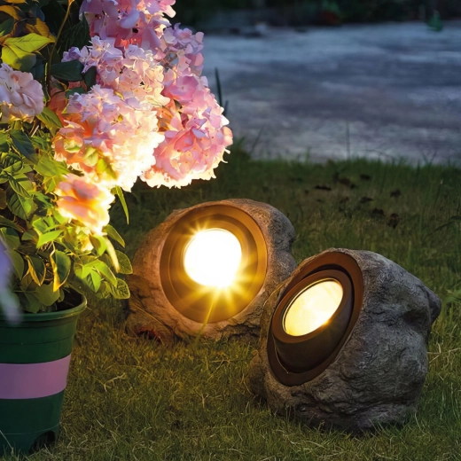 Solar-LED-havelampe i stenform