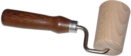 Enhånds trærulle til dej 7 cm med mørkt håndtag